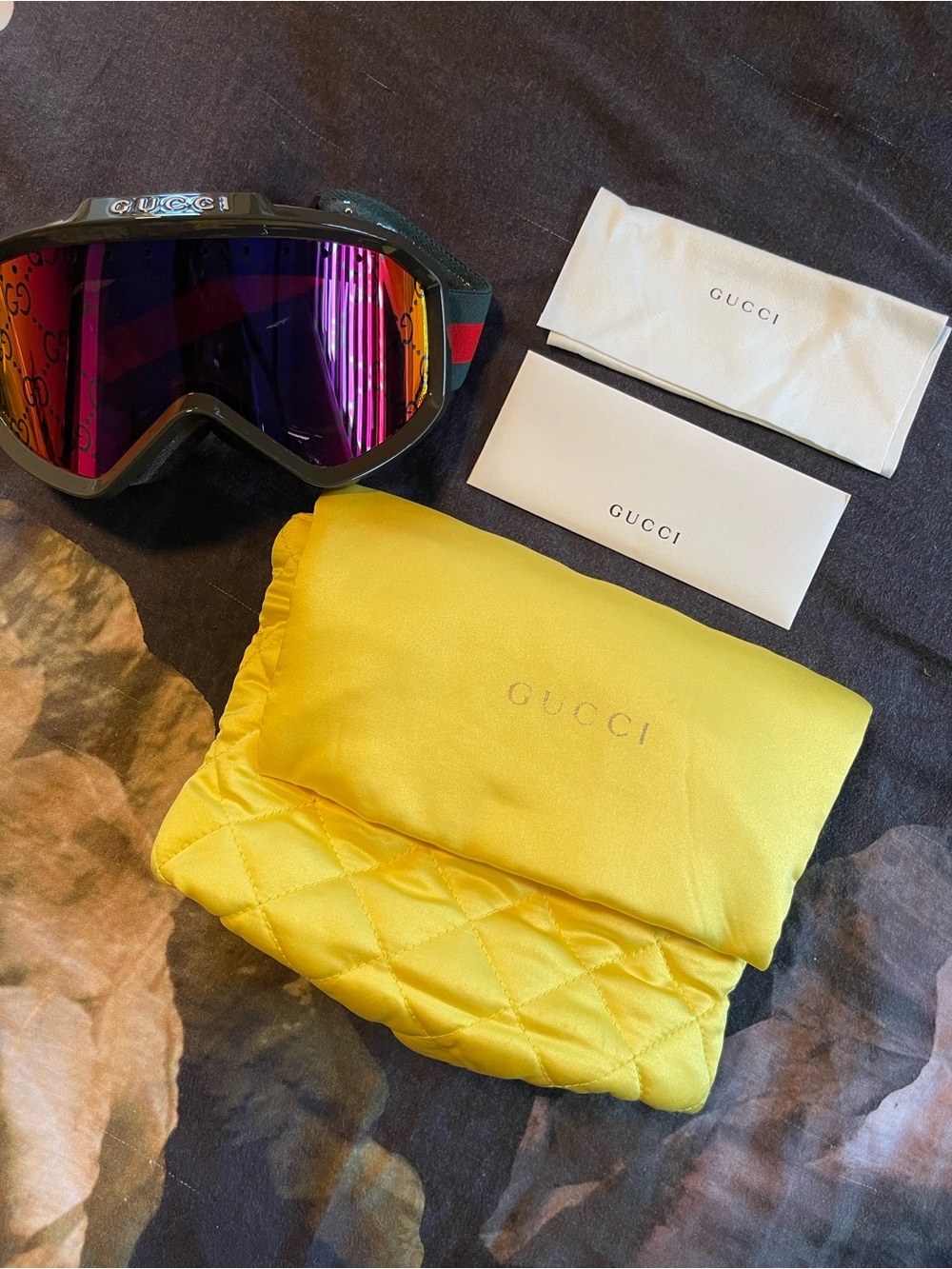 Gucci Black Ski Goggles with Orange Mirror Lens and Red-Green Strap - Picture 5 of 11